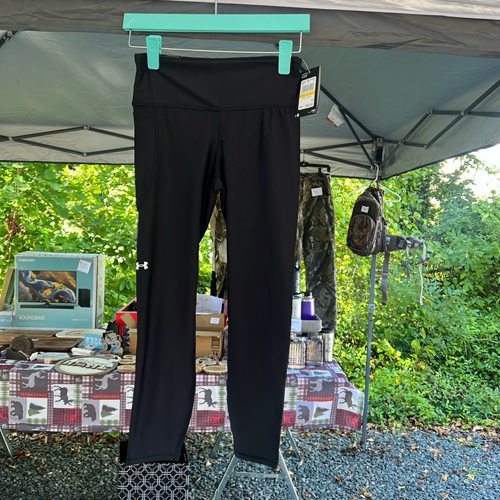 Women’s medium under armour ankle leggings